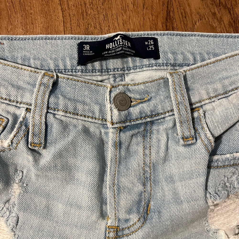 HOLLISTER - Picture 2 of 3